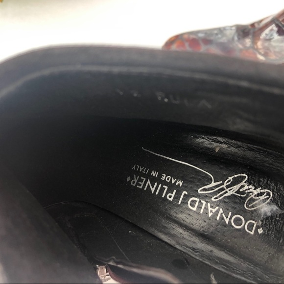 Donald J. Pliner Patent Leather Booties  size 6 - Picture 4 of 14